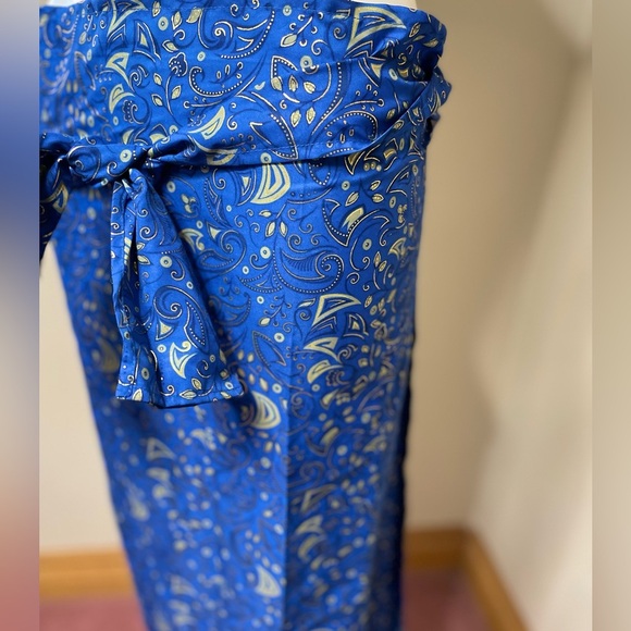 New Bali Bidadari Batik Blue/Gold Hand Painted Sarong - Picture 3 of 7